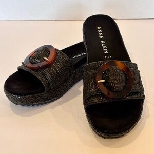 Anne Klein iflex Women's SZ 6.5M Slip On Black w/ Brown Faux Buckle Sandal EUC